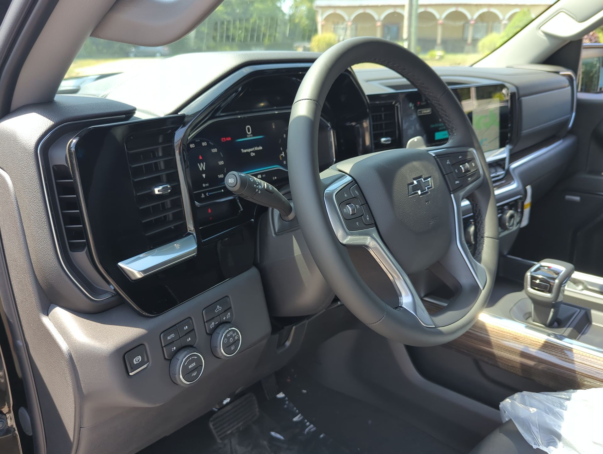 2025 Chevrolet Silverado 1500 LT Trail Boss photo 2