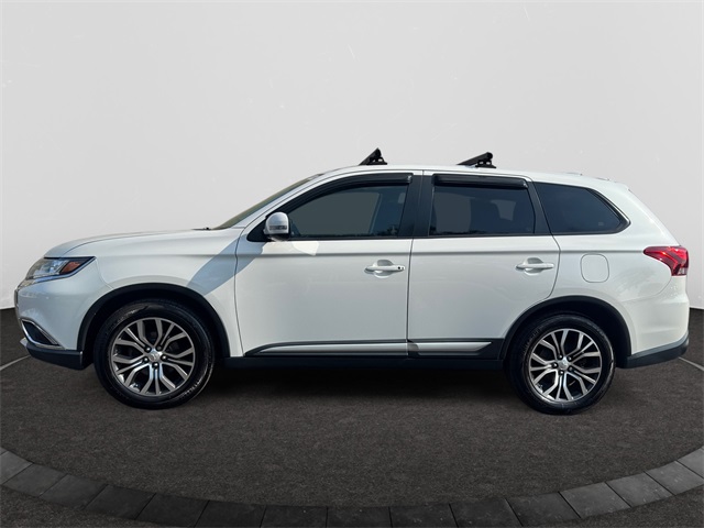 Used 2017 Mitsubishi Outlander SE with VIN JA4AZ3A32HZ035662 for sale in Middleburg Heights, OH