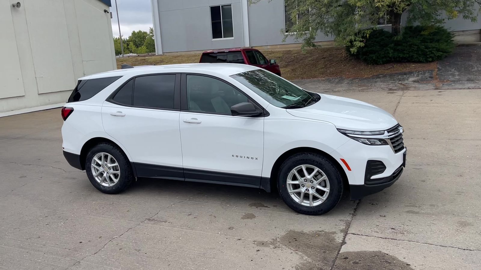 2022 Chevrolet Equinox LS photo 3
