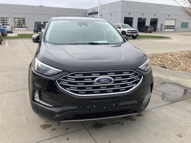 2024 Ford Edge Titanium photo 2