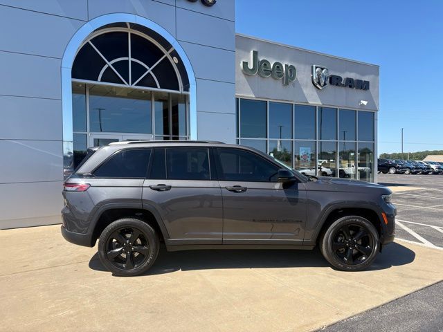 2022 Jeep Grand Cherokee Altitude photo 4