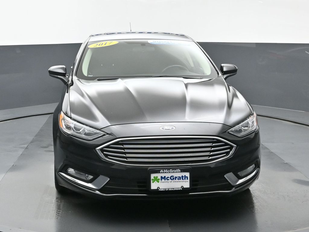 2017 Ford Fusion SE photo 2