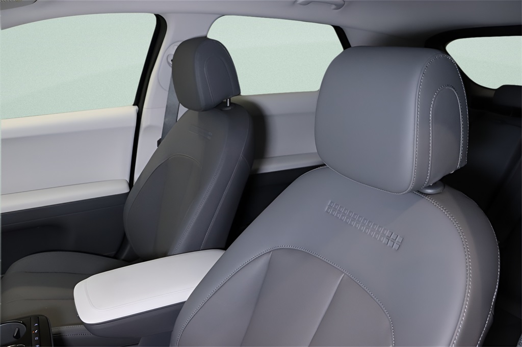 2025 Hyundai Ioniq 5 SE photo 6