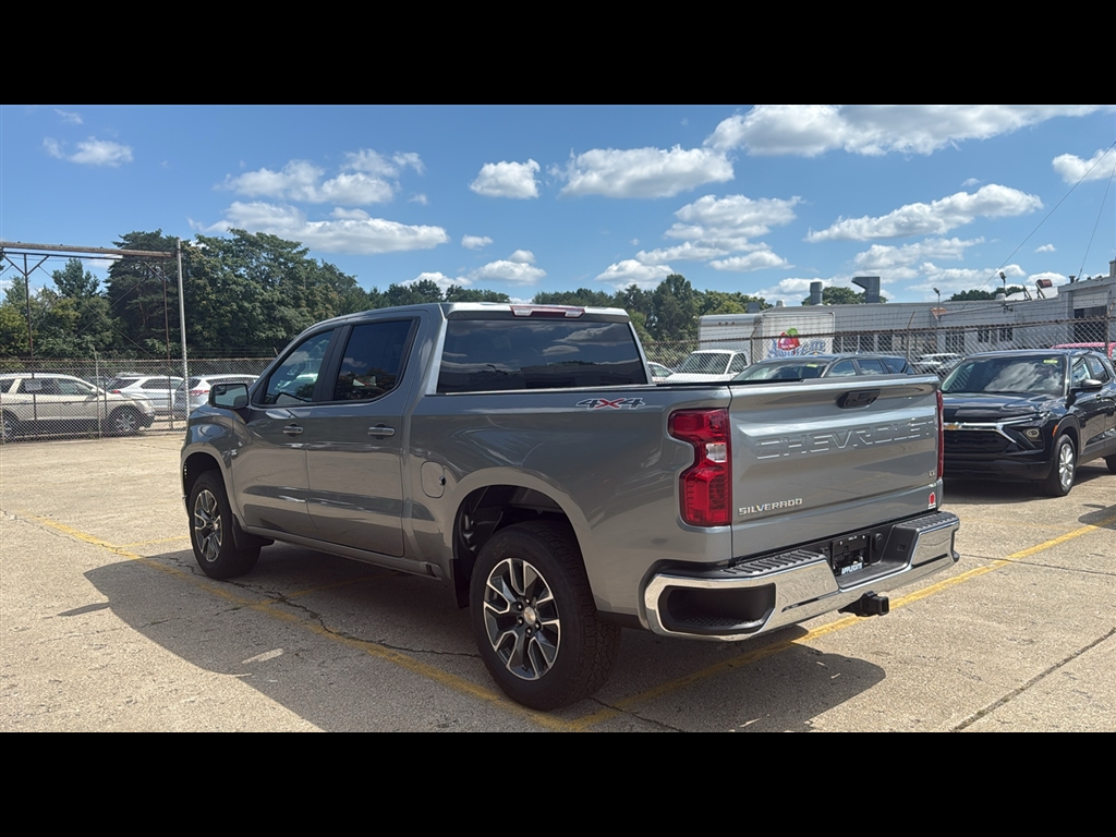 2026 Chevrolet Silverado 1500 LT photo 2