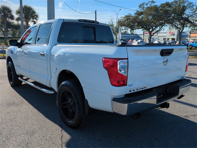 2017 Nissan Titan SV photo 4
