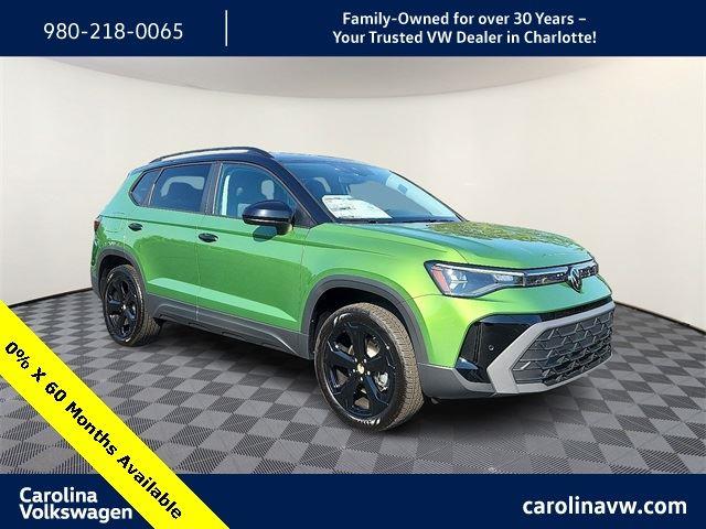 2025 Volkswagen Taos SE Black's photo