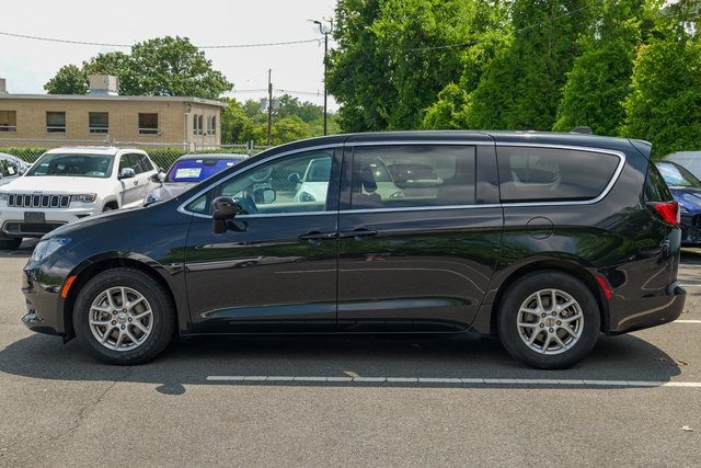 2023 Chrysler Voyager LX photo 4