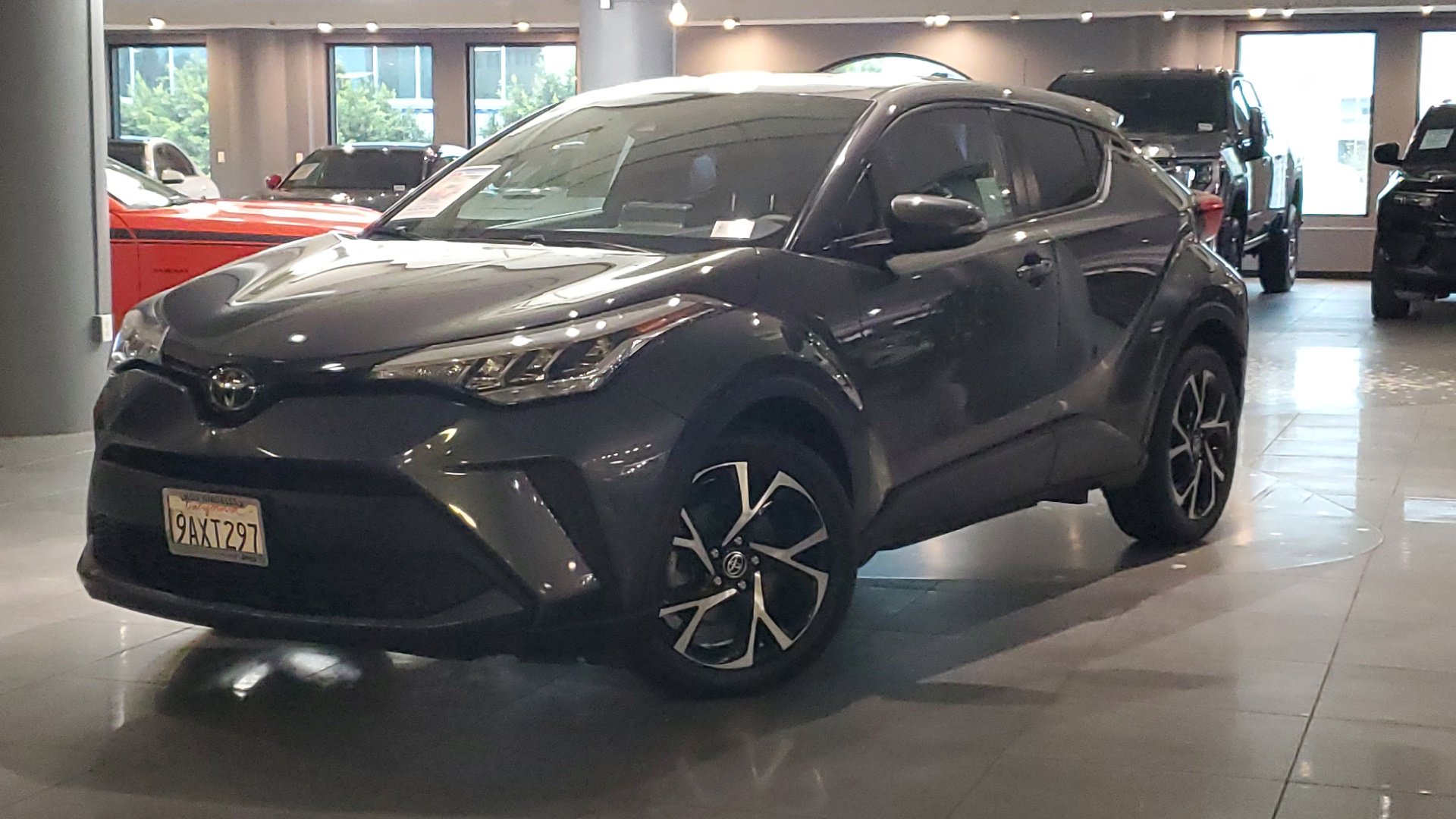 2022 Toyota C-HR XLE photo 26