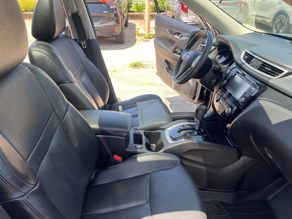 2016 Nissan Rogue SL photo 17