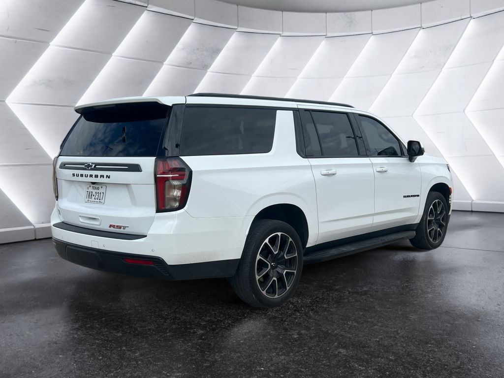 2023 Chevrolet Suburban RST photo 3