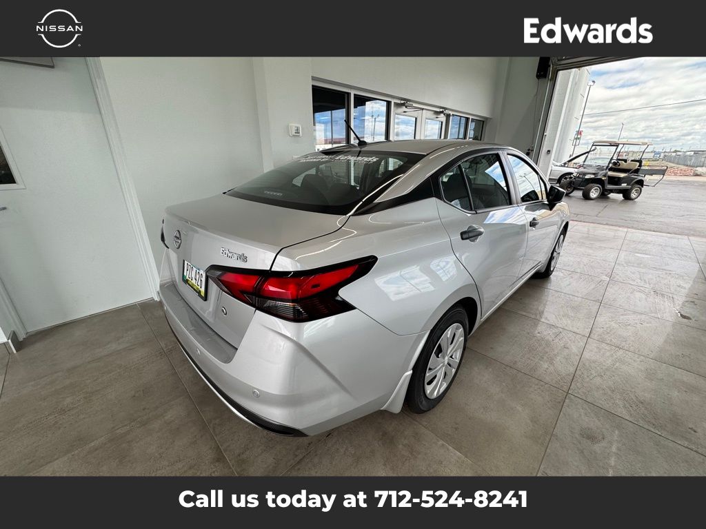 2025 Nissan Versa 1.6 S photo 4