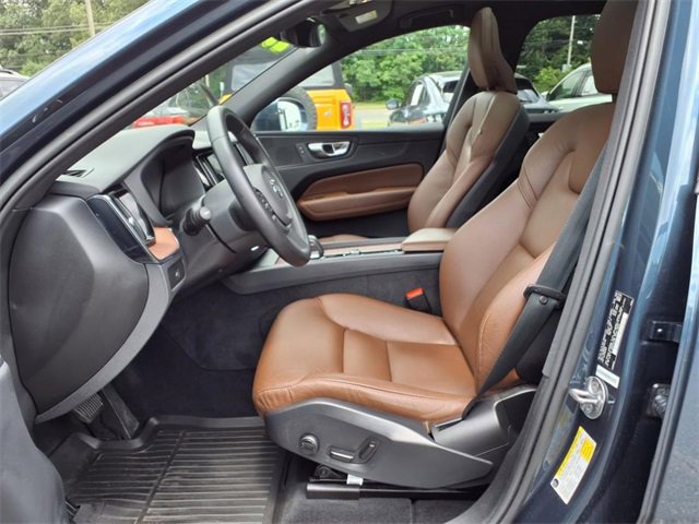 2023 Volvo XC60 Plus photo 15