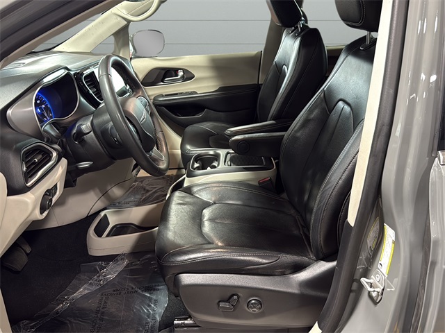 2022 Chrysler Pacifica Touring L photo 10