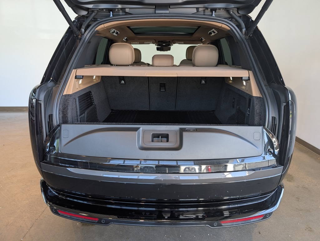2025 Land Rover Range Rover SE photo 4