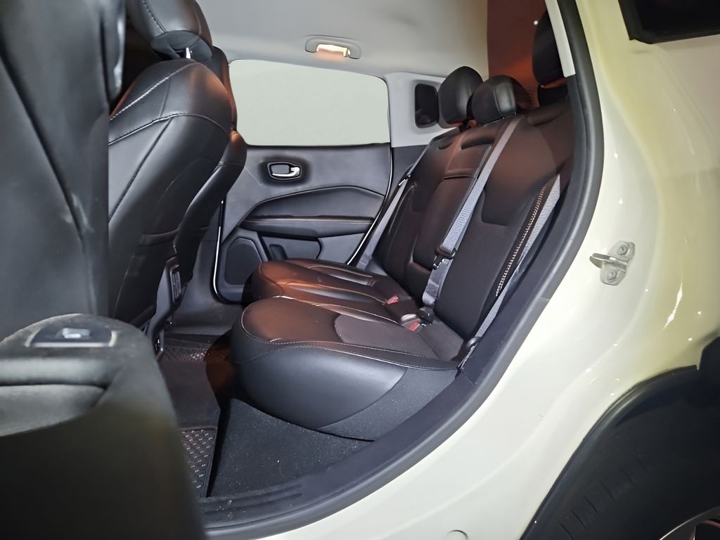 2019 Jeep Compass Latitude photo 2