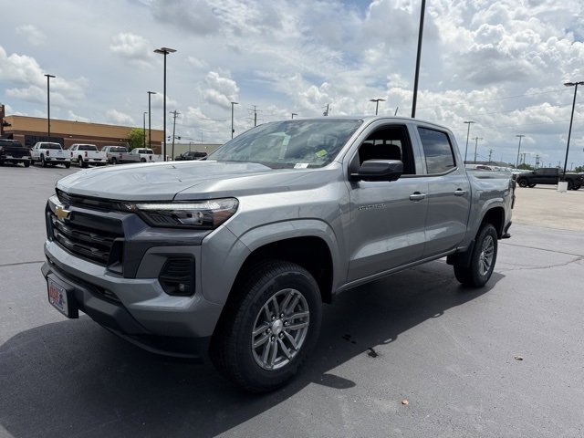 2025 Chevrolet Colorado Work Truck LT photo 3