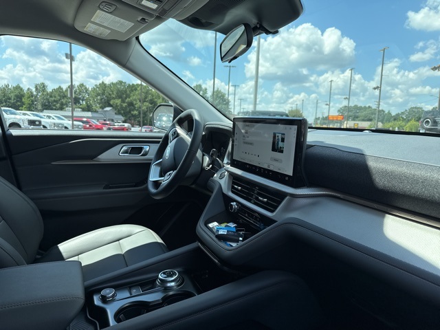 2025 Ford Explorer photo 11