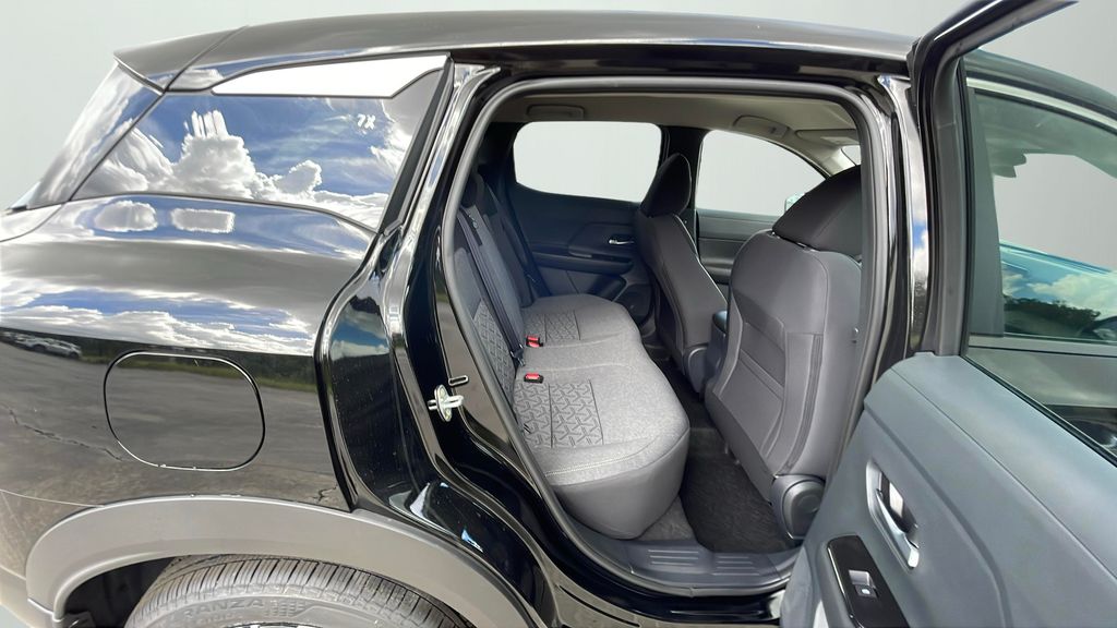 2025 Nissan Kicks SV photo 13