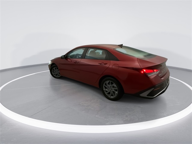 2024 Hyundai Elantra SEL photo 2