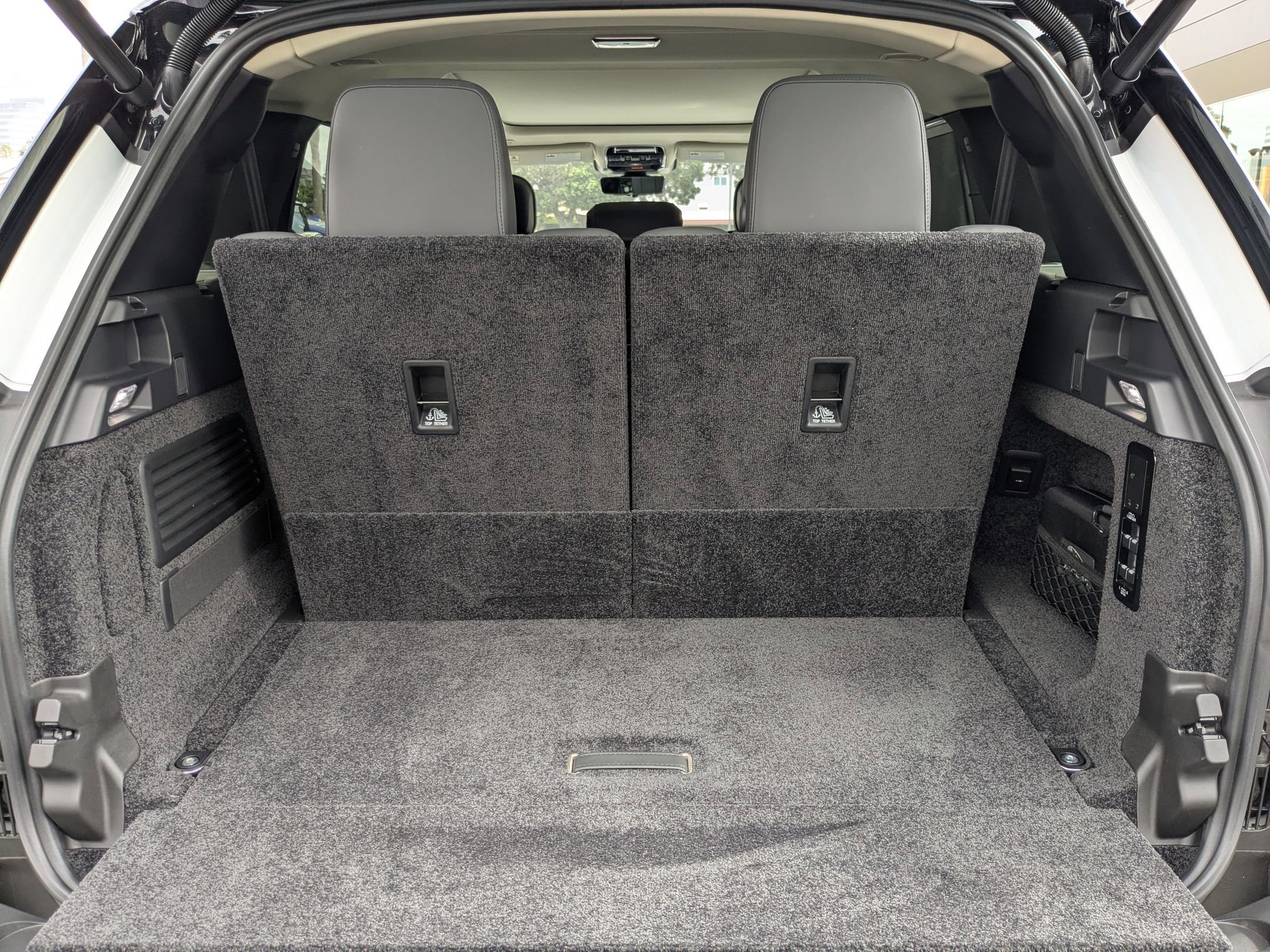 2025 Land Rover Range Rover SE photo 6