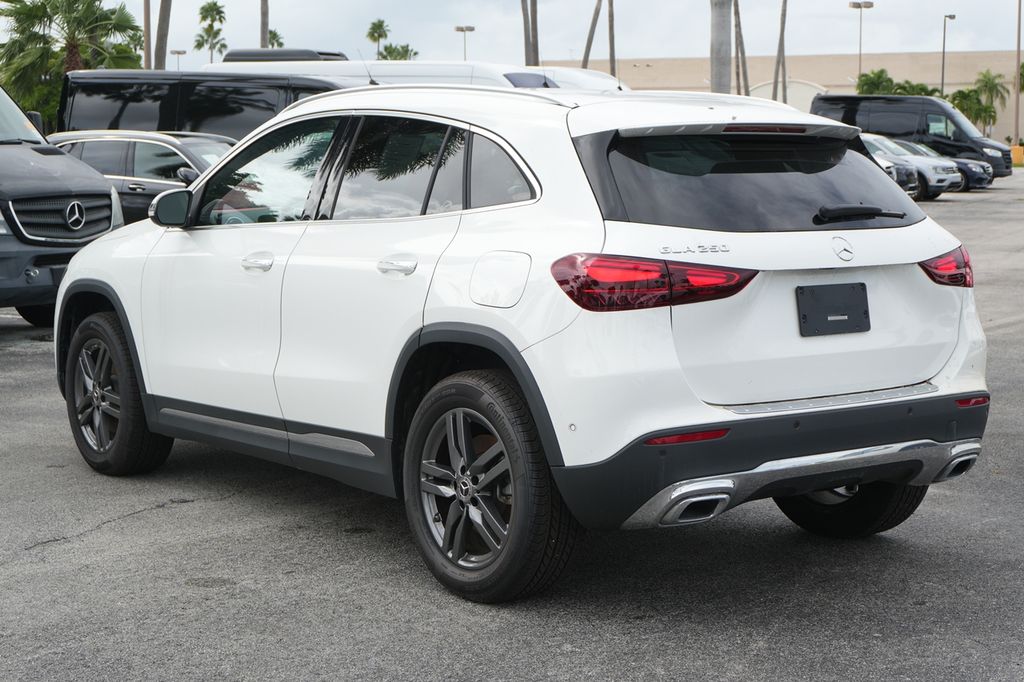 2025 Mercedes Benz GLA 250 photo 2