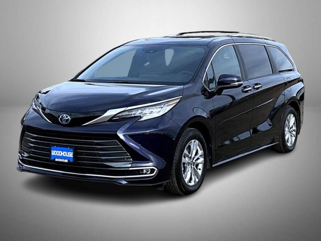 2025 Toyota Sienna Limited's photo