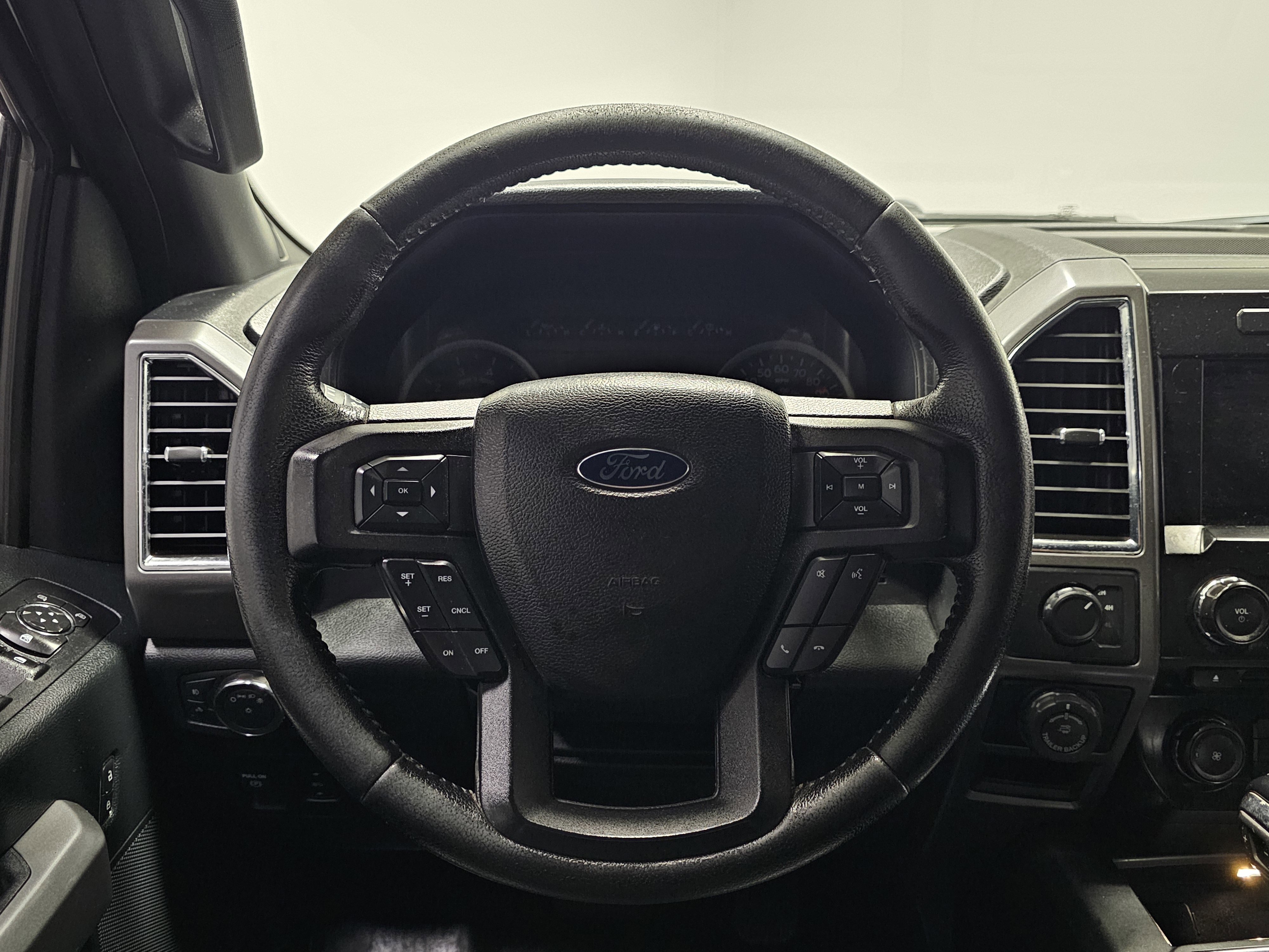 2016 Ford F-150 XLT photo 5