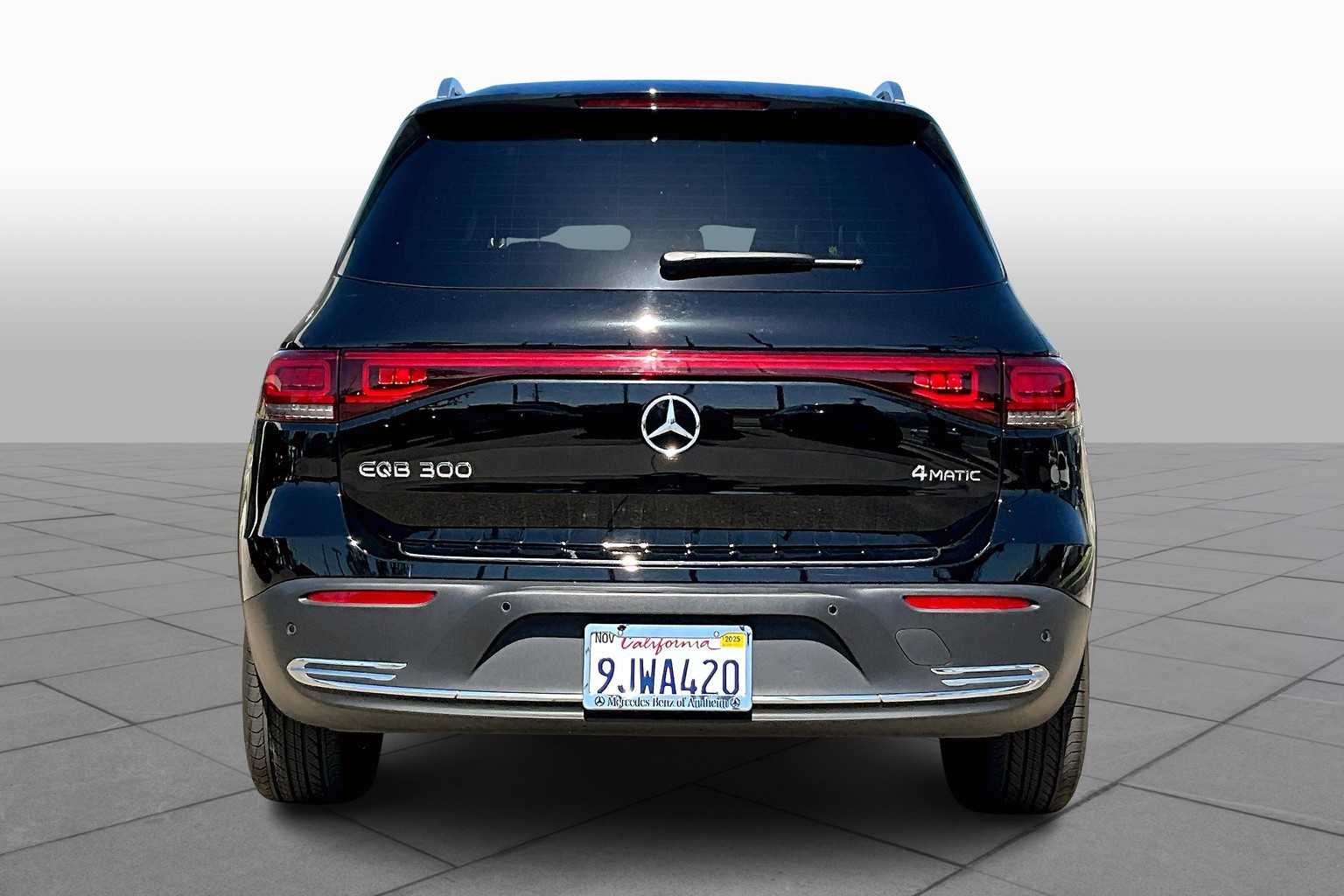 2023 Mercedes Benz EQB 300 4MATIC photo 3