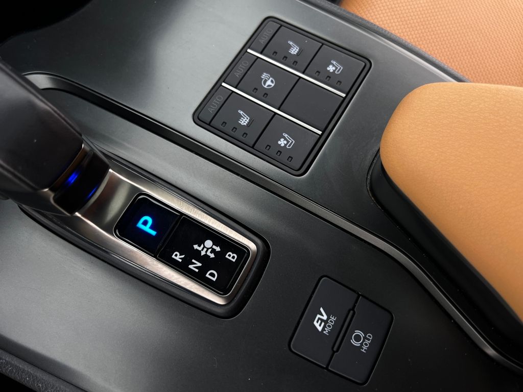2025 Lexus UX Premium photo 23