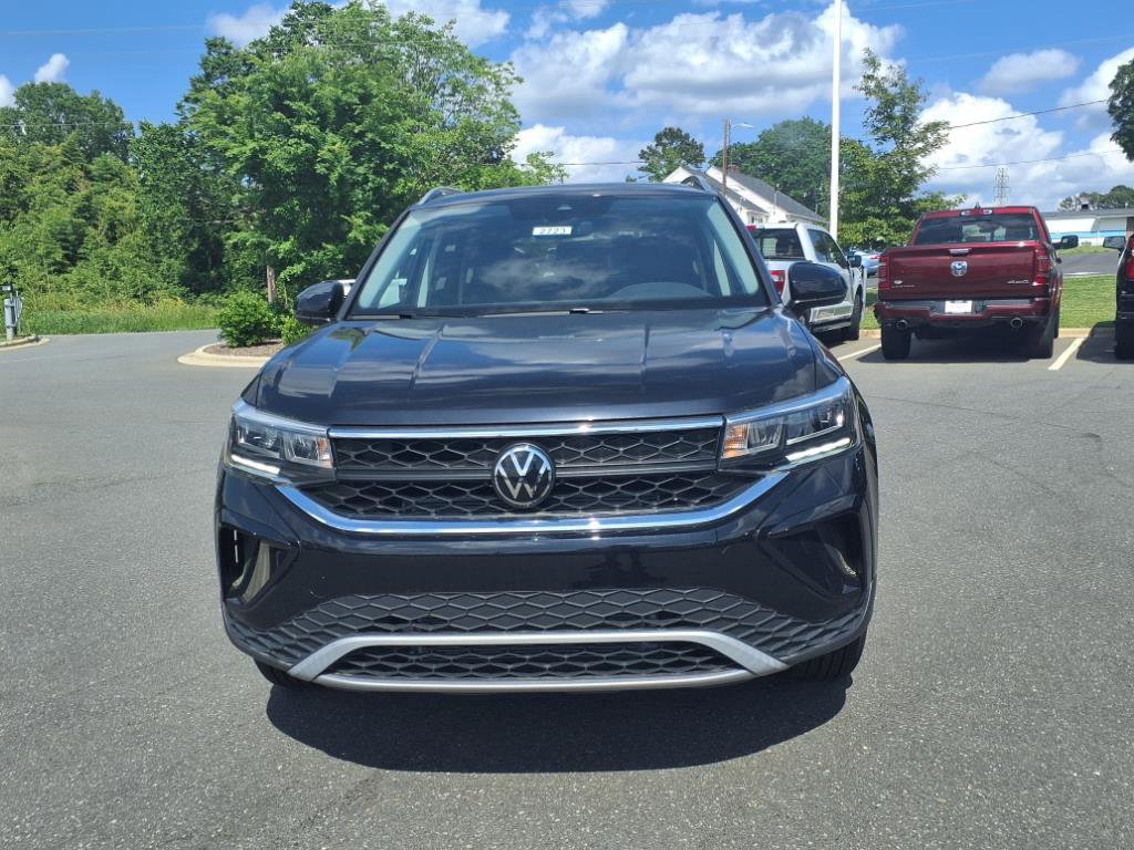 2024 Volkswagen Taos SE photo 2