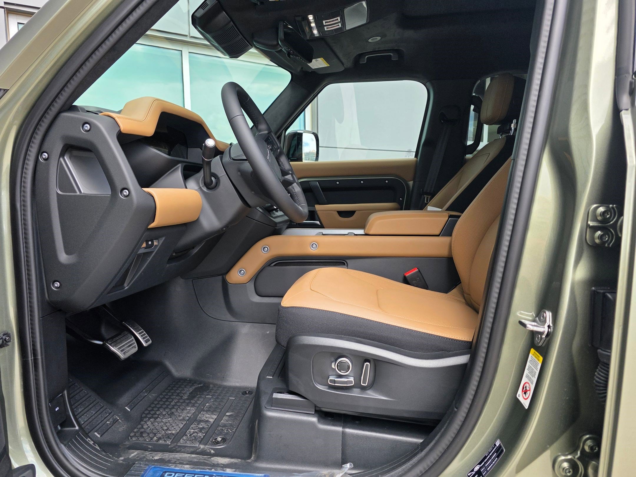 2025 Land Rover Defender 130 X photo 15