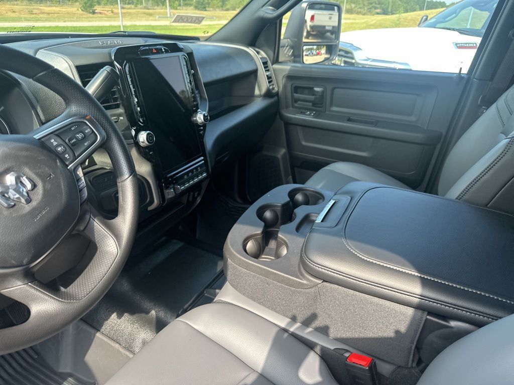 2026 Ram 2500 Tradesman photo 16