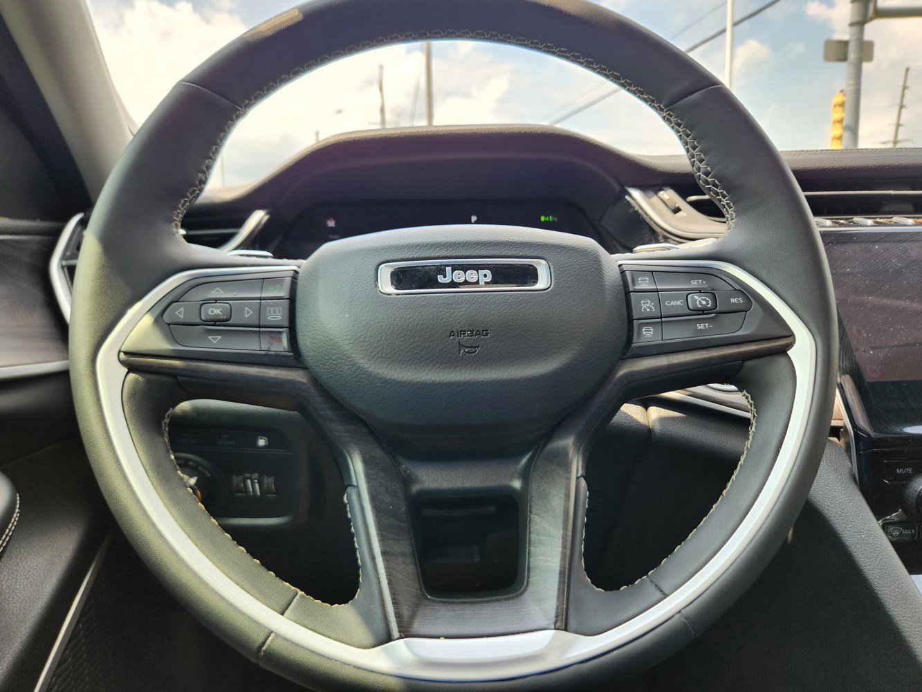 2023 Jeep Cherokee Base photo 20