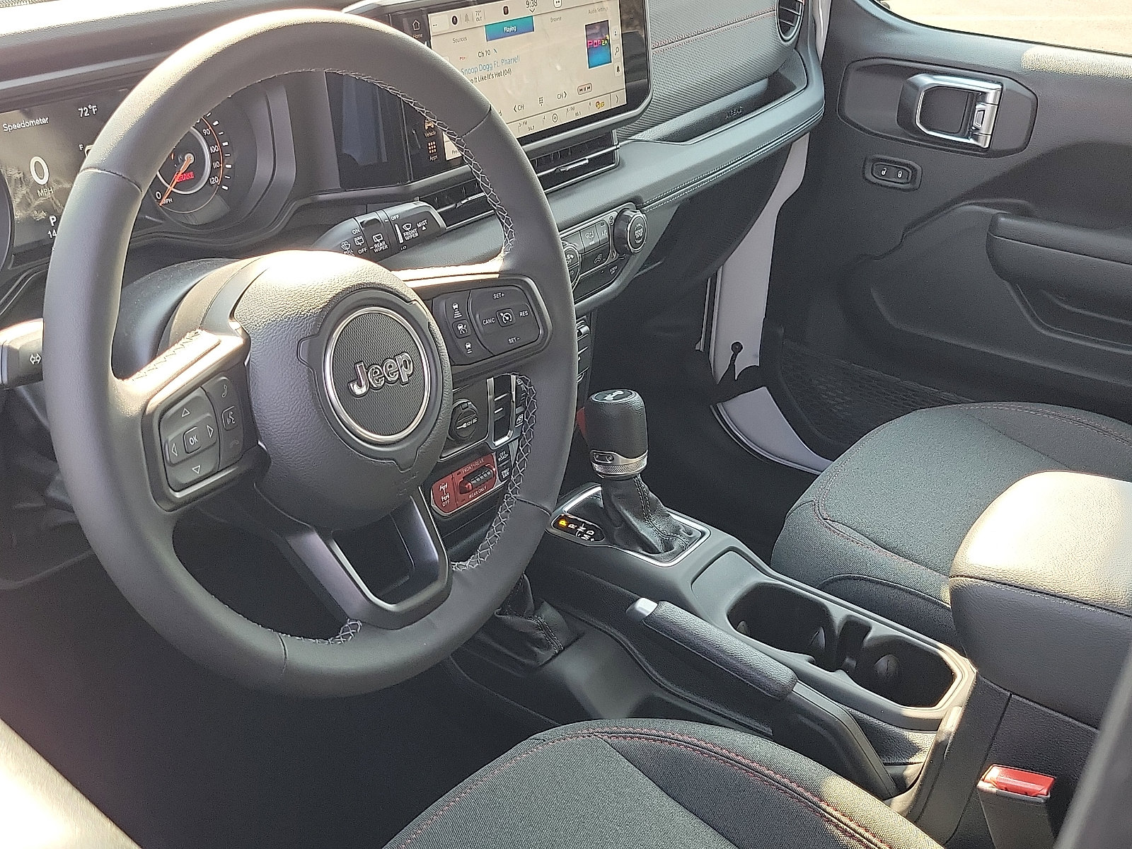 2025 Jeep Wrangler Rubicon photo 3