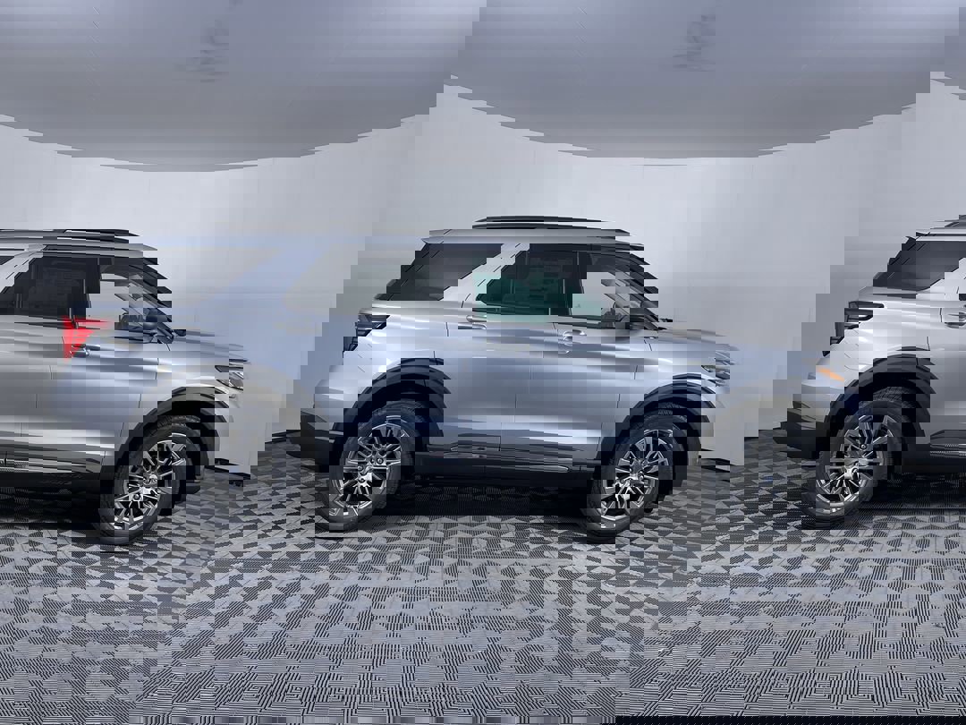 2025 Ford Explorer photo 10