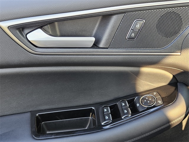 2017 Ford Edge SEL photo 31