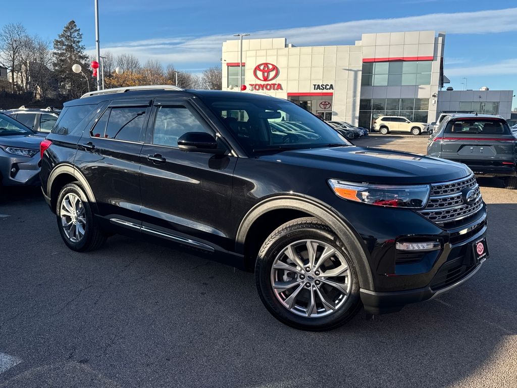 2023 Ford Explorer Limited's photo