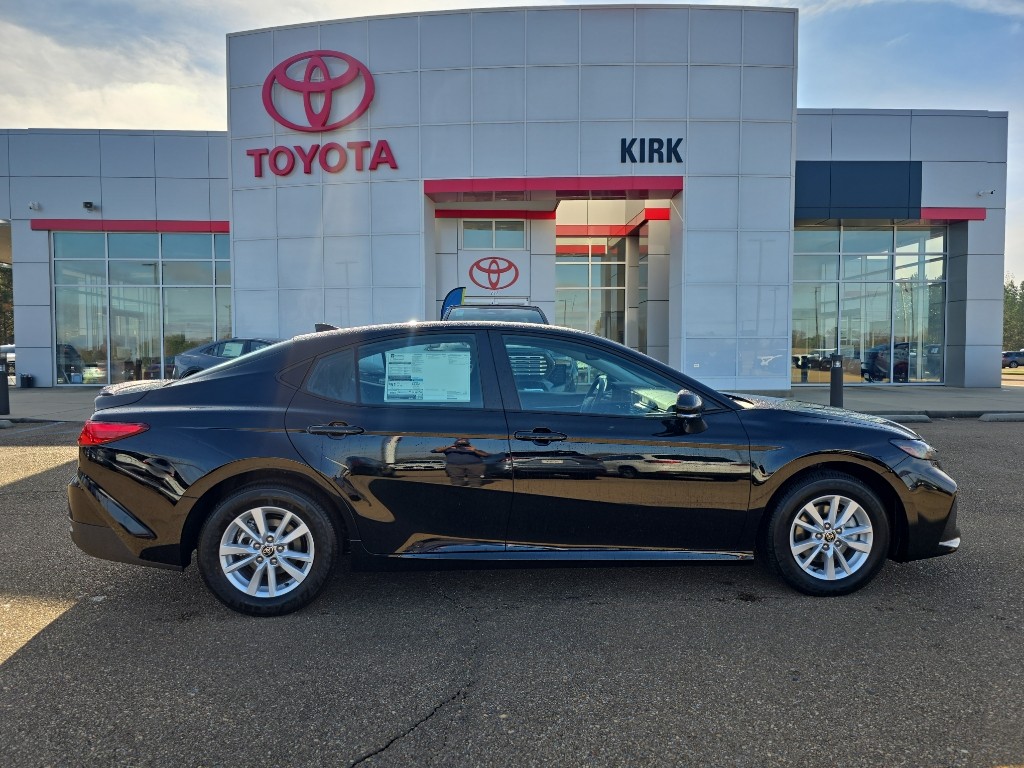 2026 Toyota Camry LE's photo