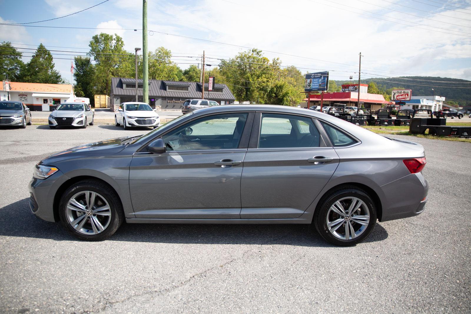 2024 Volkswagen Jetta SE photo 6