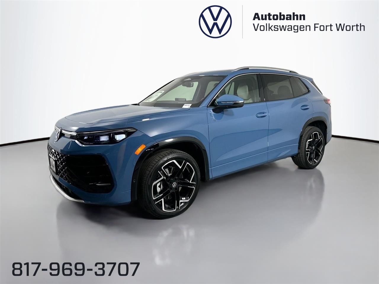 2026 Volkswagen Tiguan SEL R-LINE TURBO's photo