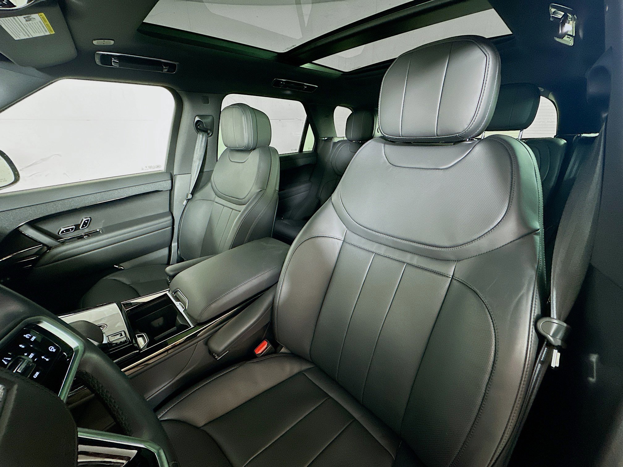 2024 Land Rover Range Rover Sport SE photo 15