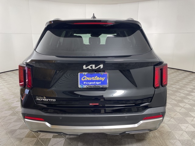 2025 Kia Sorento S photo 4