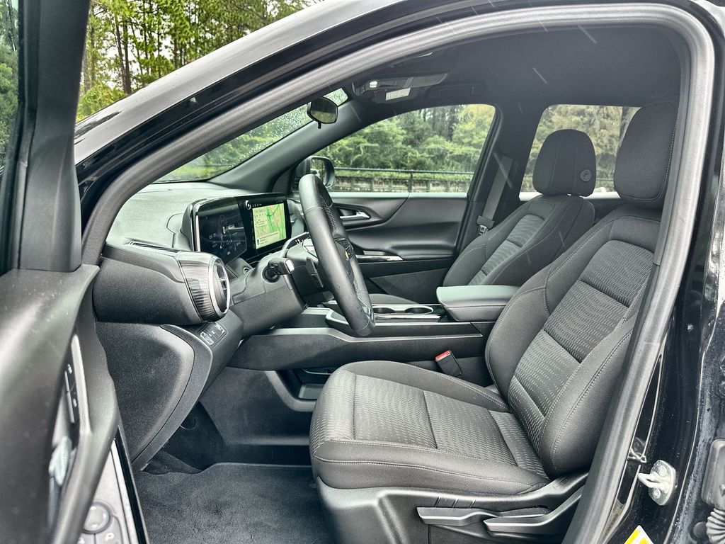 2025 Chevrolet Equinox LT photo 17
