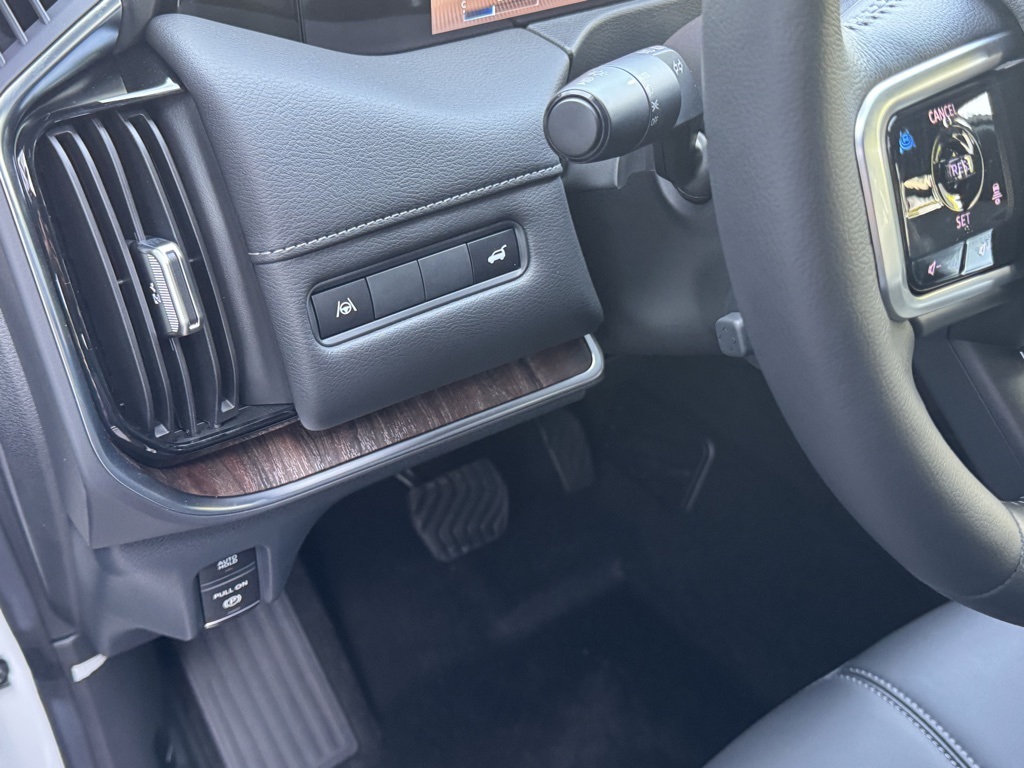 2026 Nissan Armada SL photo 13