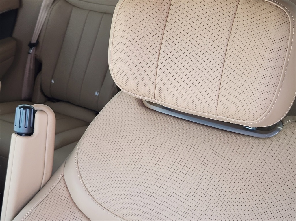 2025 Land Rover Range Rover Autobiography photo 9