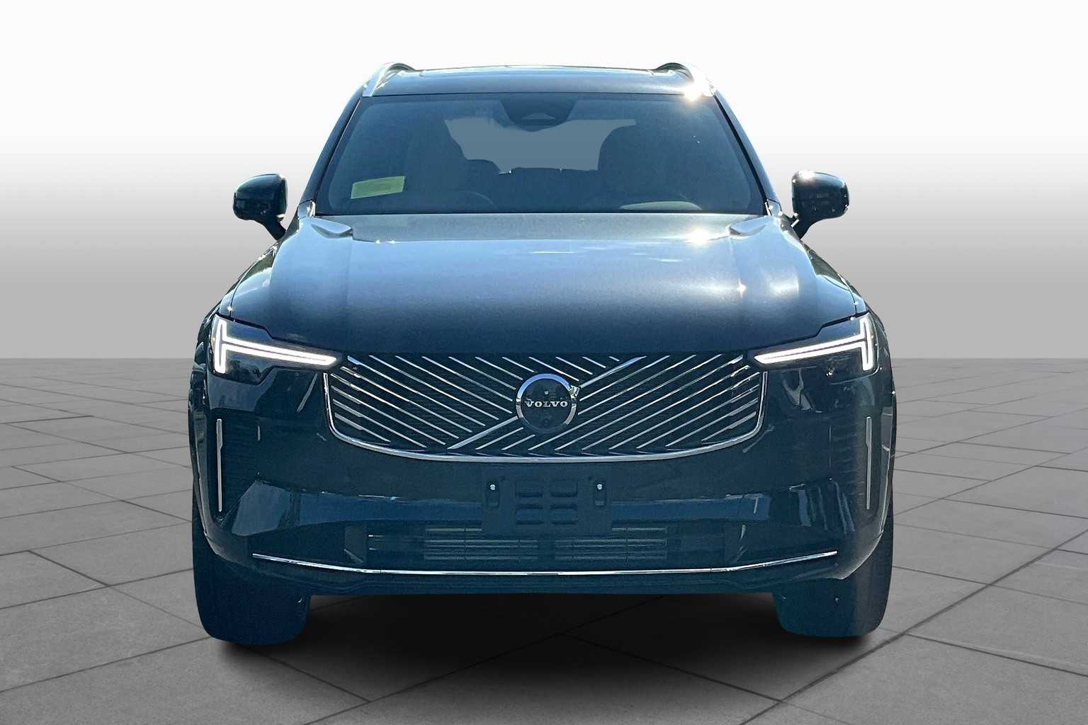 2026 Volvo XC90 Plus photo 2