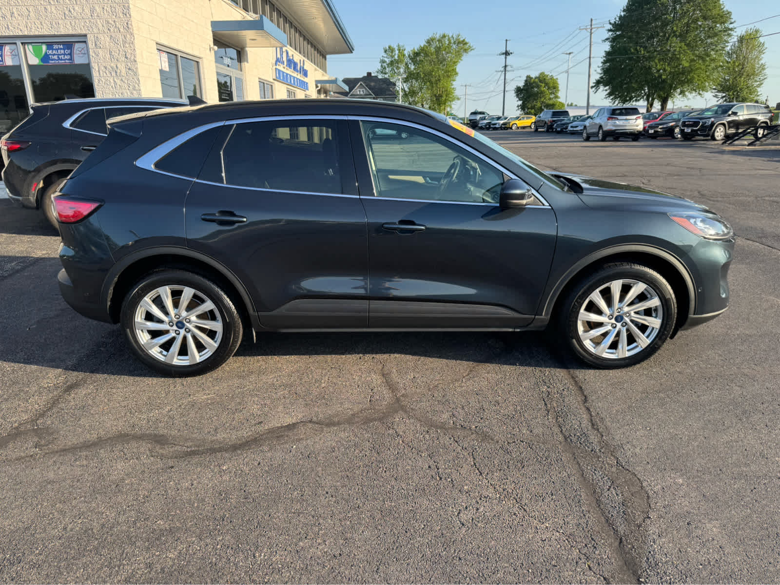 2022 Ford Escape Titanium photo 2