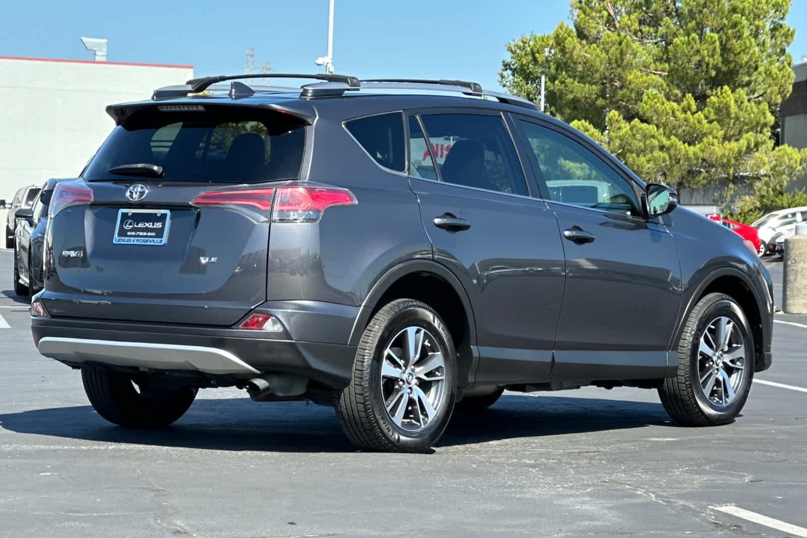 2018 Toyota RAV4 XLE photo 2