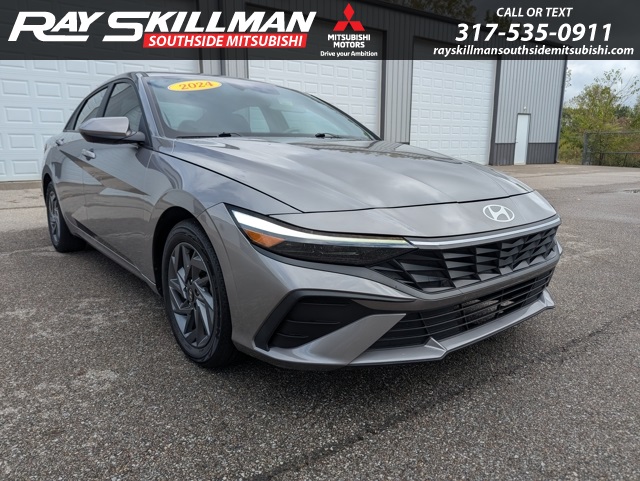 2024 Hyundai Elantra SEL photo 3