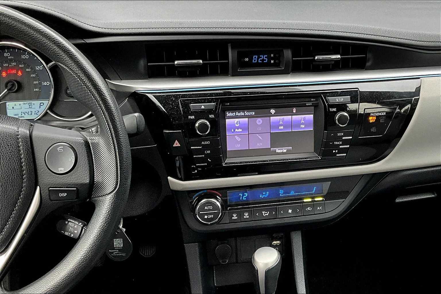2016 Toyota Corolla LE photo 6